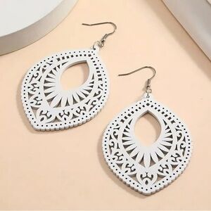 White Wood Hollow Out Oval Drop Dangle Fashion Earrings